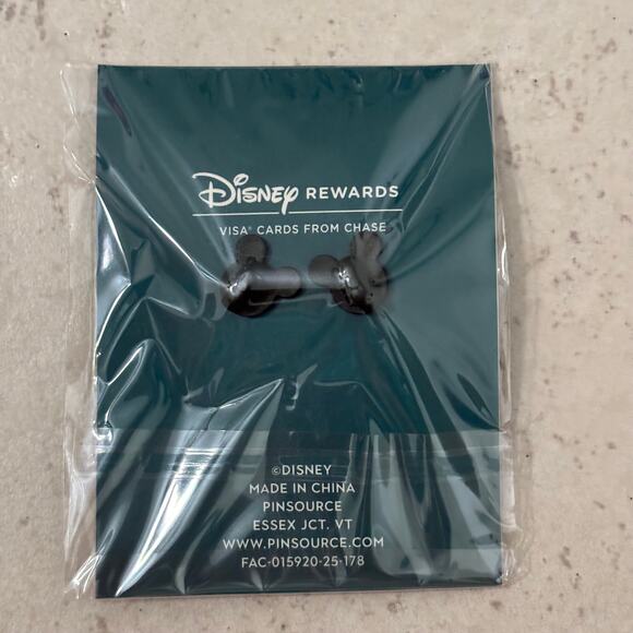 Destination D23 2025 Disney Rewards Chase Visa Stitch Pin LR Limited Release - Picture 2 of 2